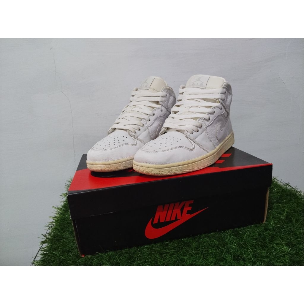 Air Jordan 1 Mid Triple White Size 42.5
