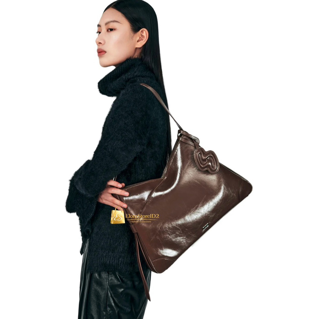 OmtoBrand - Sure Croissant Medium Shoulder Bag Cocoa Brown