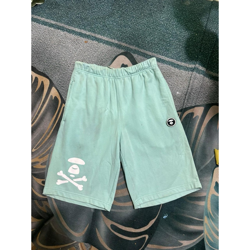 celana pendek AAPE