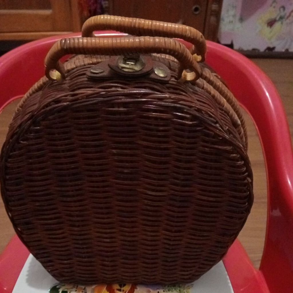 Hiasan Lemari / Bofeet Bahan Keramik /Kaca