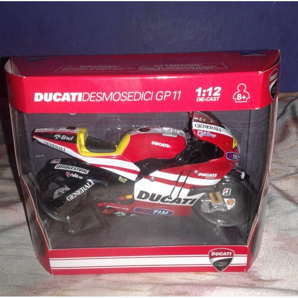 Diecast Moto GP DUCATI 2011 Valentino Rossi #46 Newray Skala 1 : 12