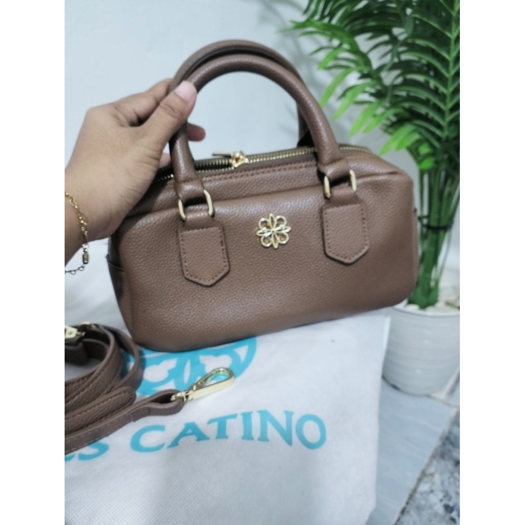 les catino warna coklat