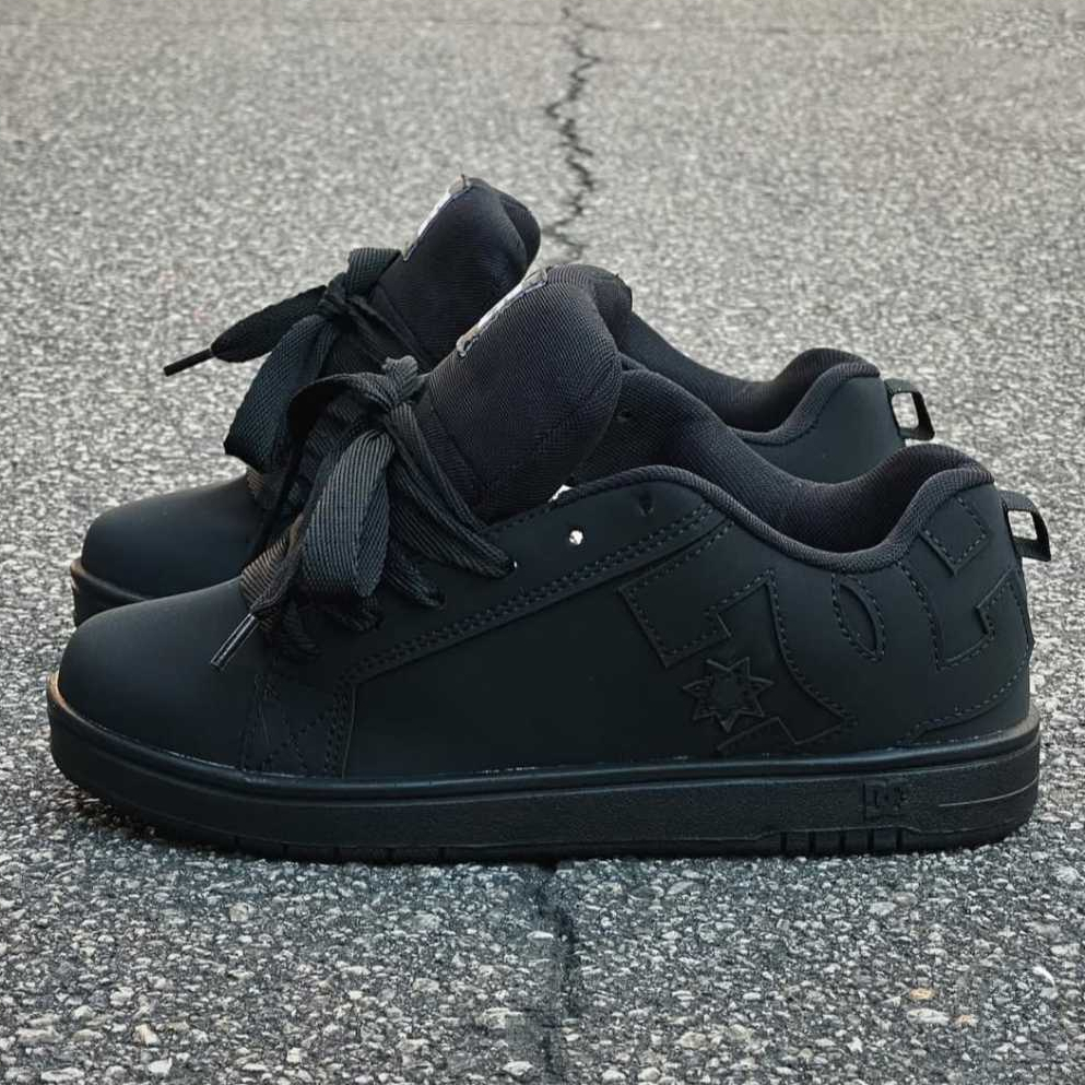 Sepatu Gemuk Dc Court Graffik Full Black Sneakers Casual Trendy Ukuran 38-44 Termurah