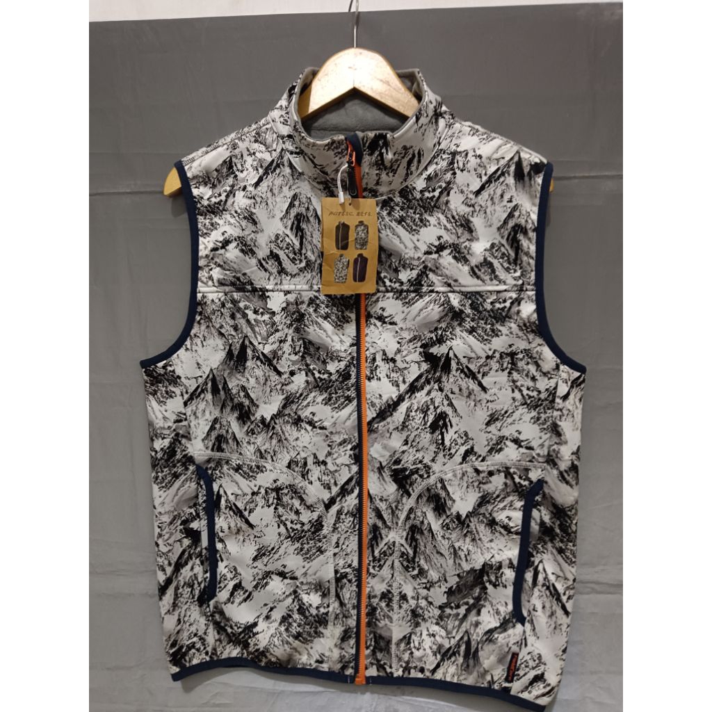 Vest FieldCore (BNWT)