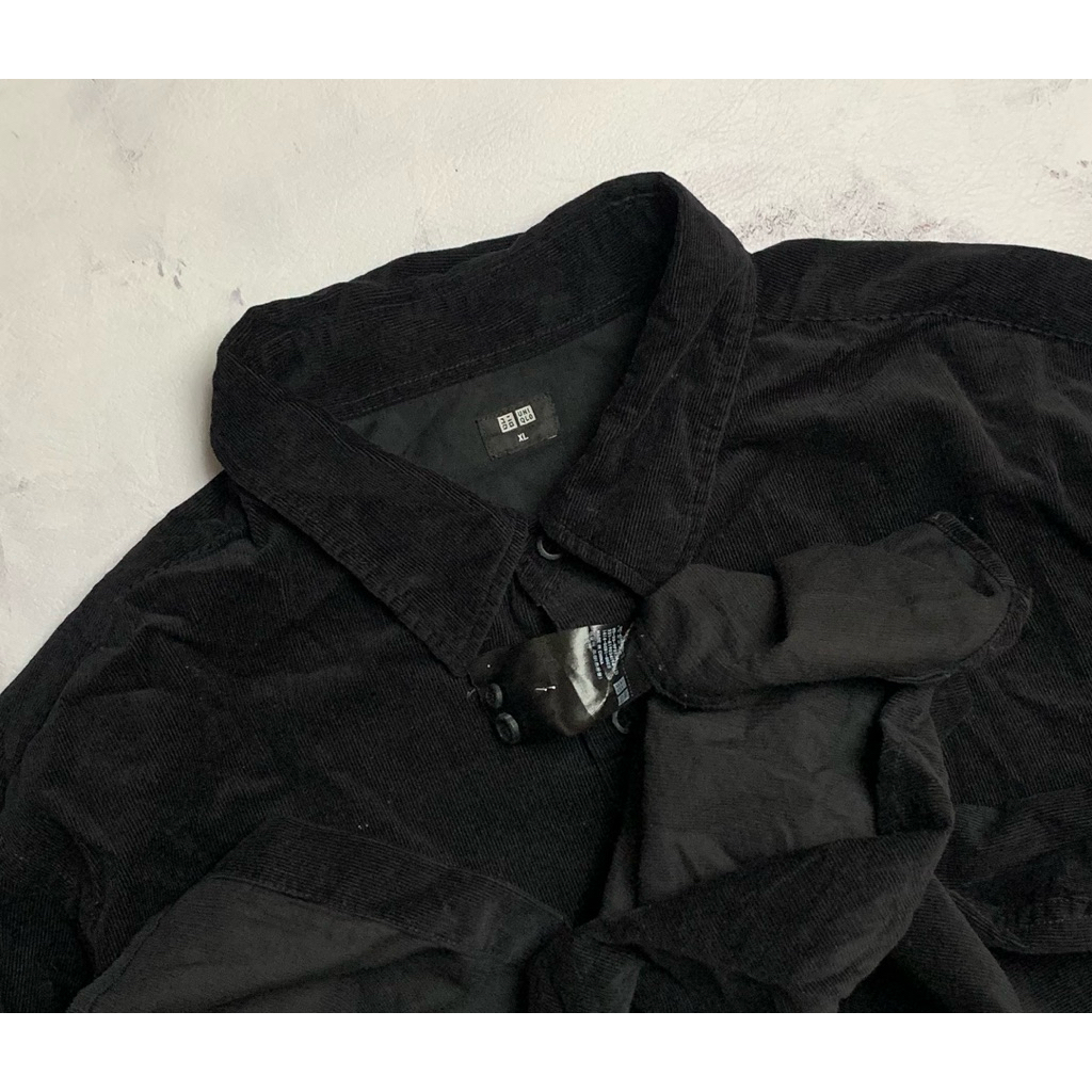KEMEJA CODUROY UNIQLO HITAM PEKAT
