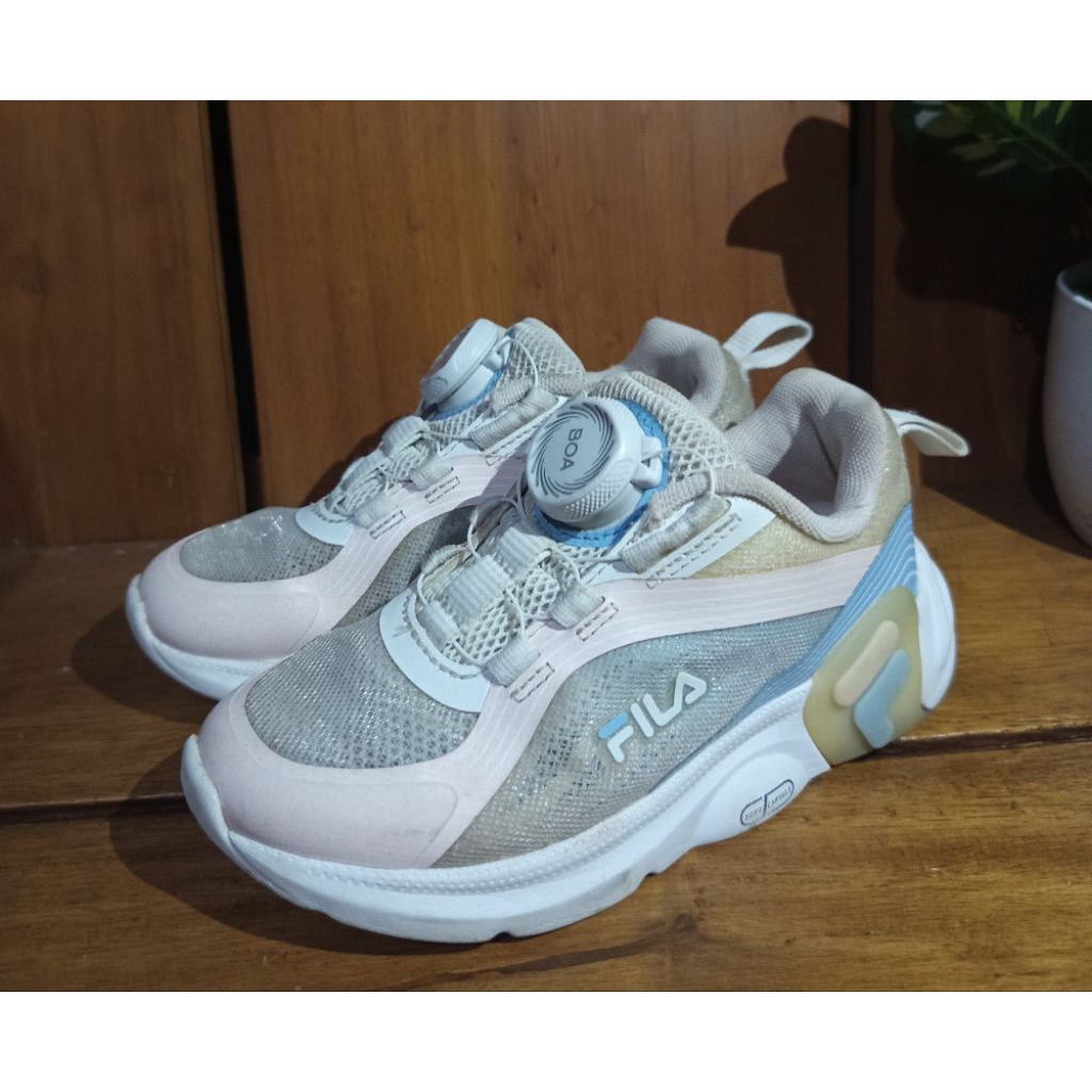 Preloved sepatu anak kids perempuan FILA original