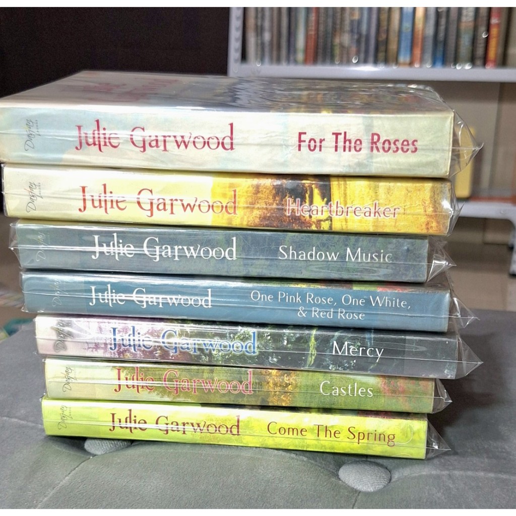 Novel Julie Garwood - For The Roses - Heartbreaker - Shadow Music - One Pink Rose, OneWhite & Red Ro