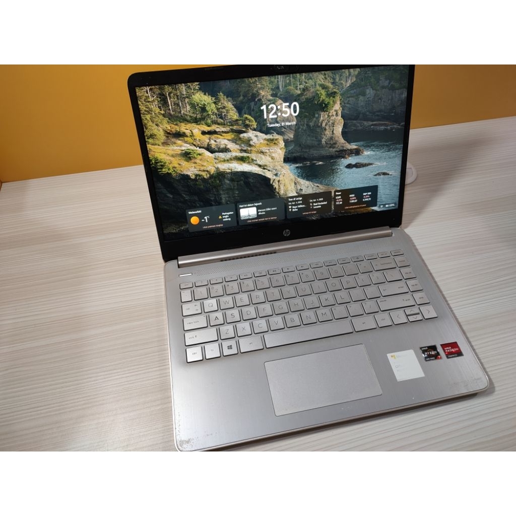 Laptop HP 14S fq1037au AMD RYZEN 7 5700U SERIES (bisa nego)