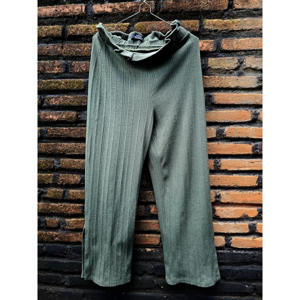 Preloved Celana Kulot Bershka Army