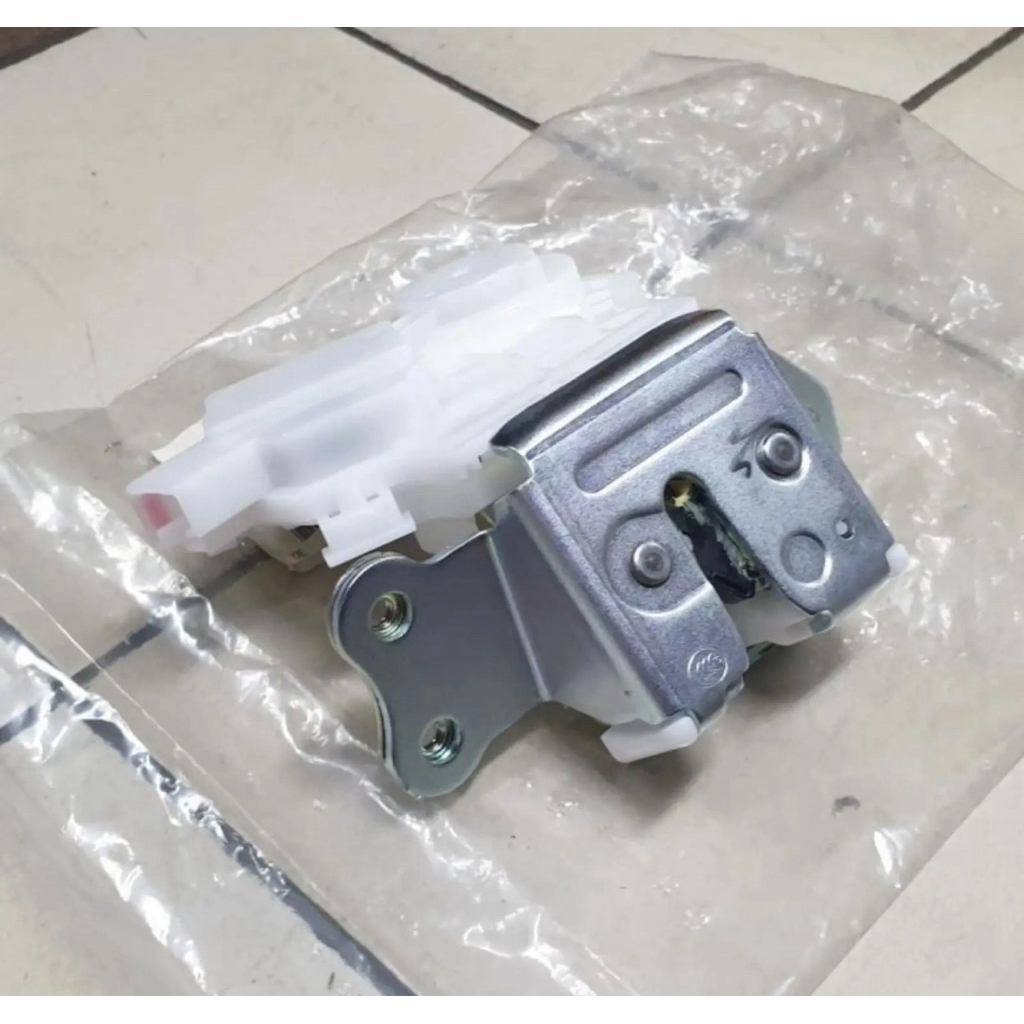 Door lock bagasi pajero sport all new original Mitsubishi