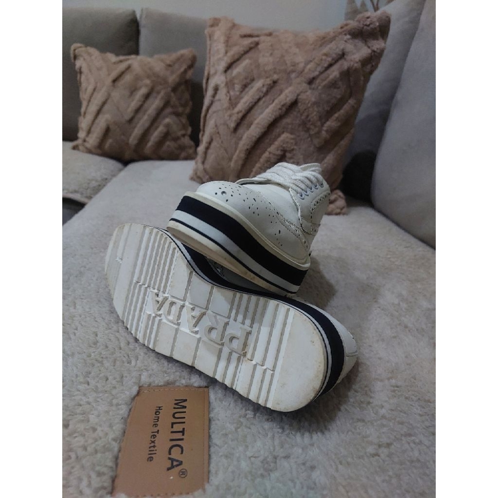Sepatu Second PRADA WHITE