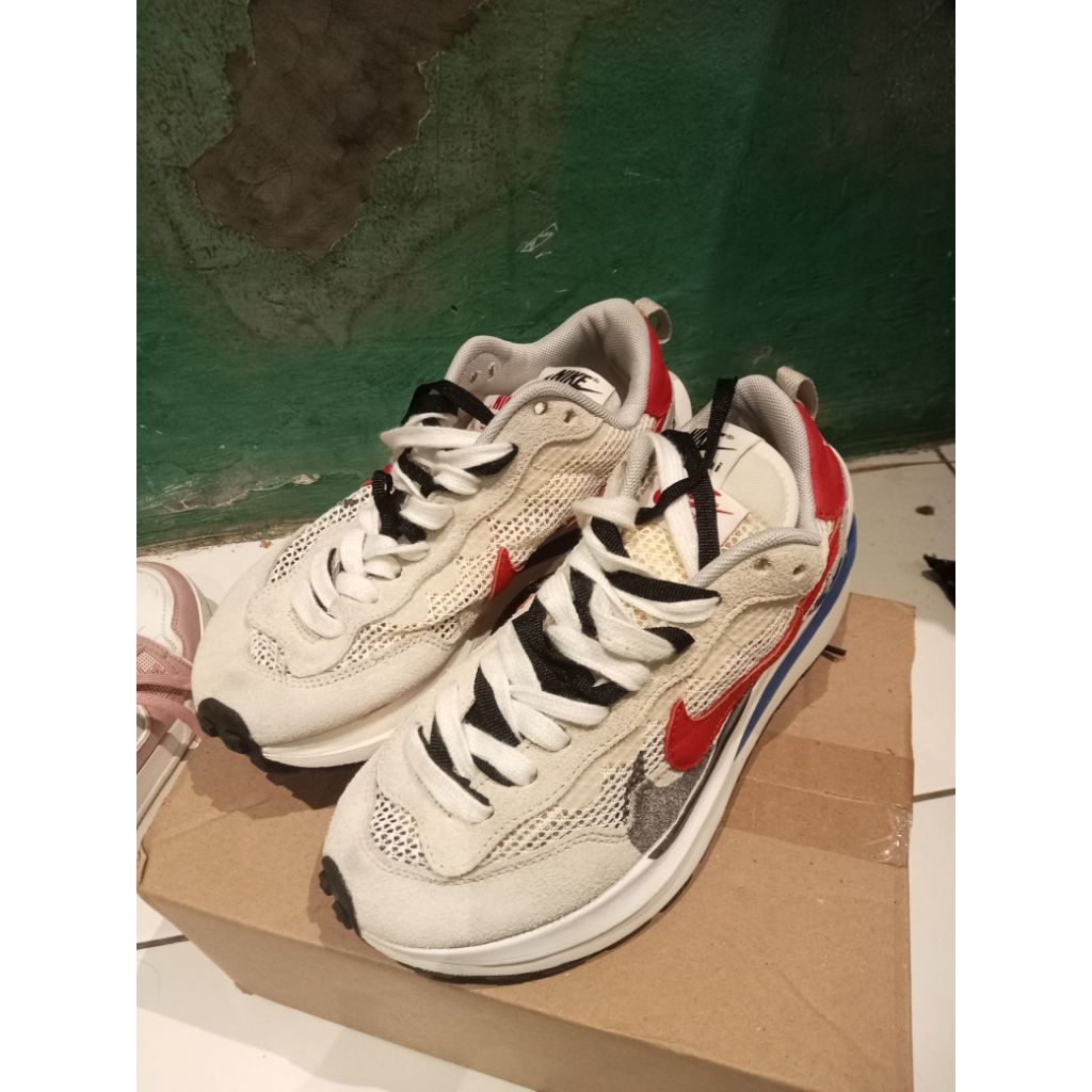 sepatu nike sacai
