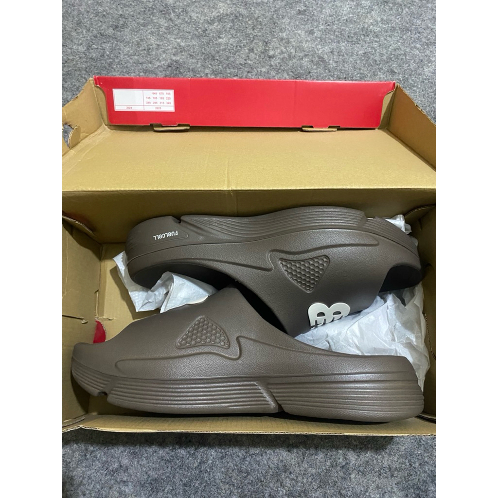 Preloved New Balance FuelCell sl slide size 45 kondisi 99%up like new