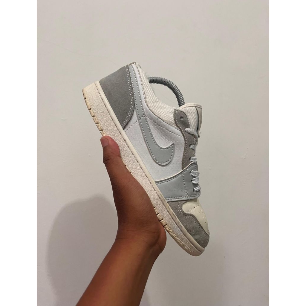 nike air jordan low second