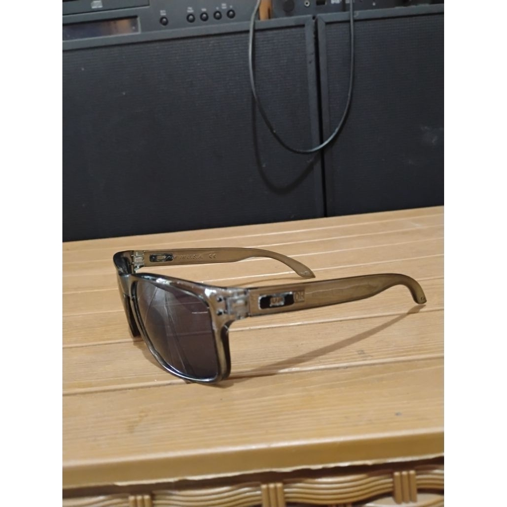 Oakley Holbrook 9102 grey smoke