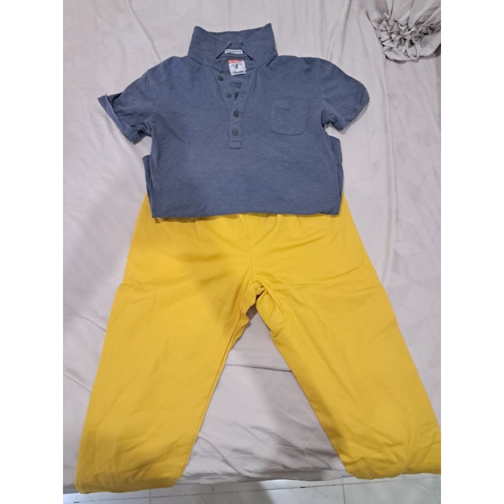 kickers kemeja biru dan celana kuning gaudi preloved