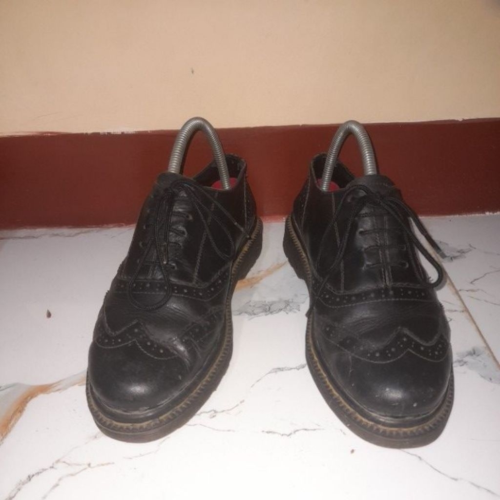 sepatu model docmart merek azcost second
