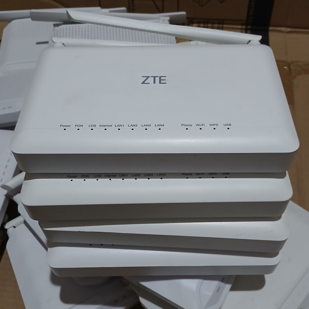 Modem GPON ONT ZTE F670L Modem ZTE ZXHN F670L Port optik biru