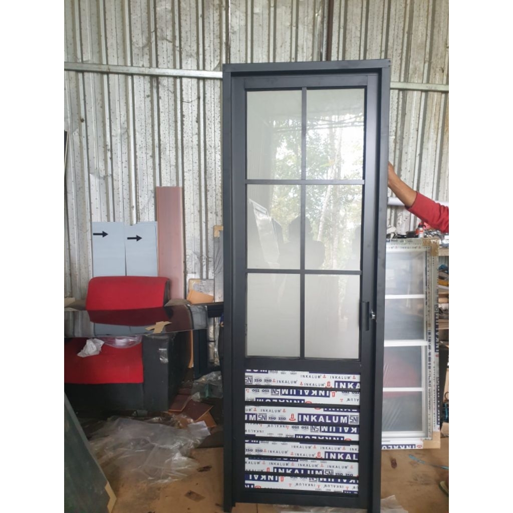 PintuKamarMandiKusenBajaringan//KusenAluminium//ornamen+kaca//modern//minimalis