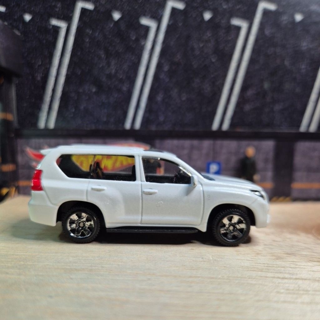 DIECAST MERK CCA LAND CRUISER PRADO