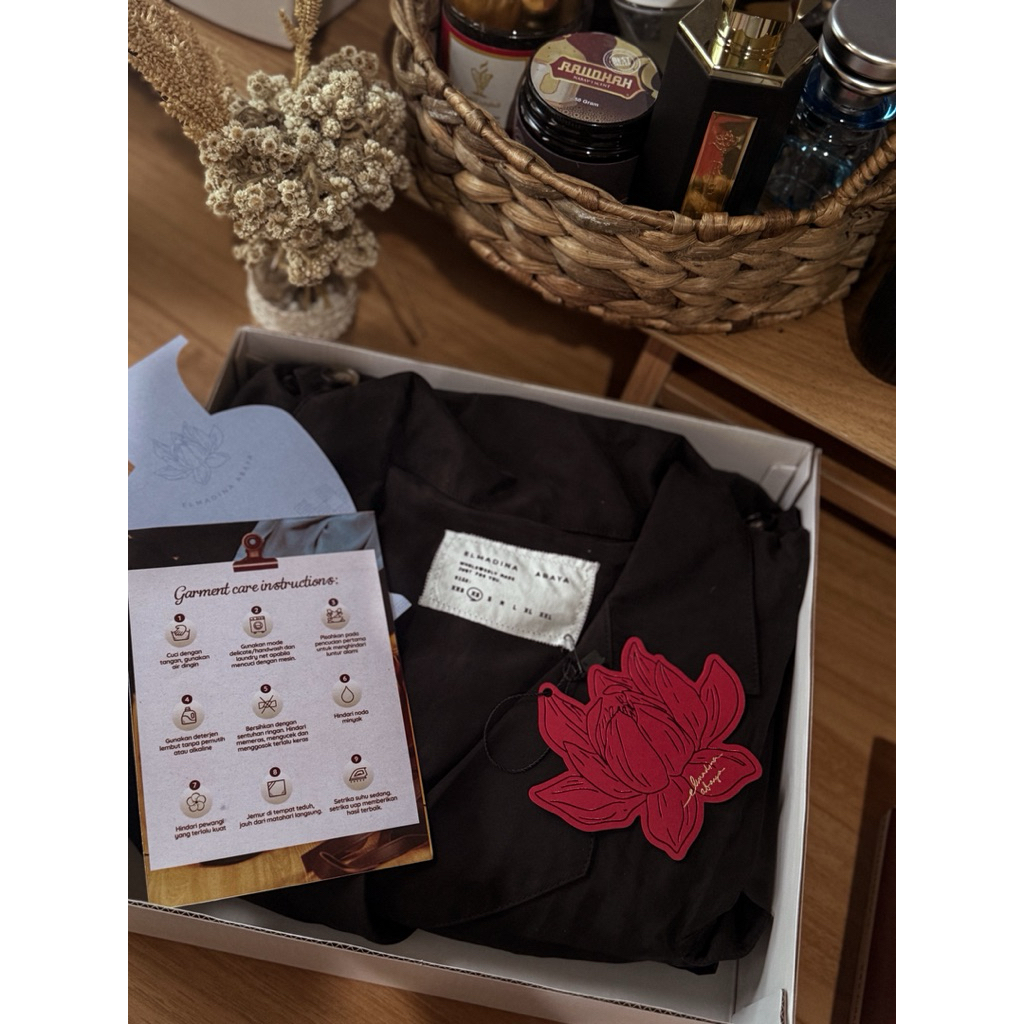 NWT safari abaya by elmadina abaya size xs warna hitam bahan natfab cupro