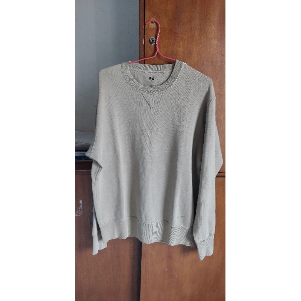 sweatshirt || Uniqlo