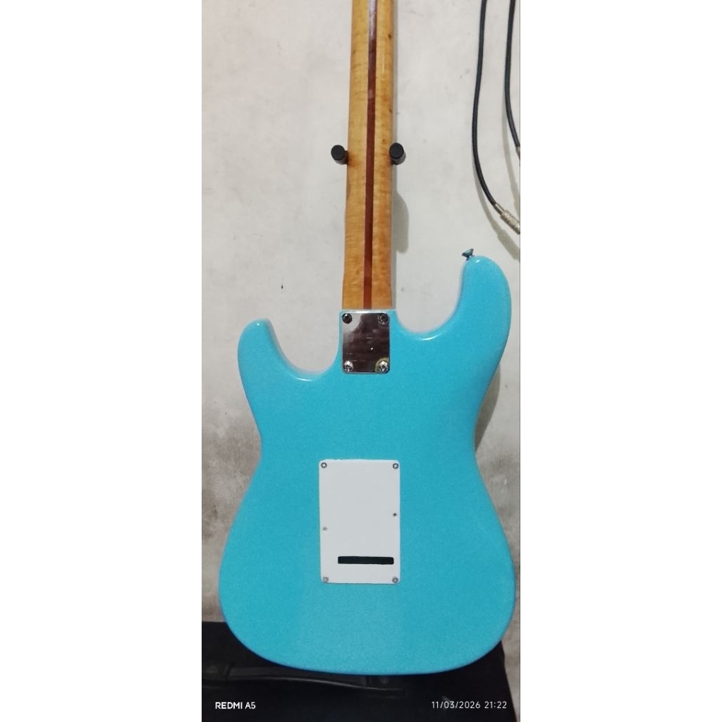 gitar fender stratocaster blue sky custom