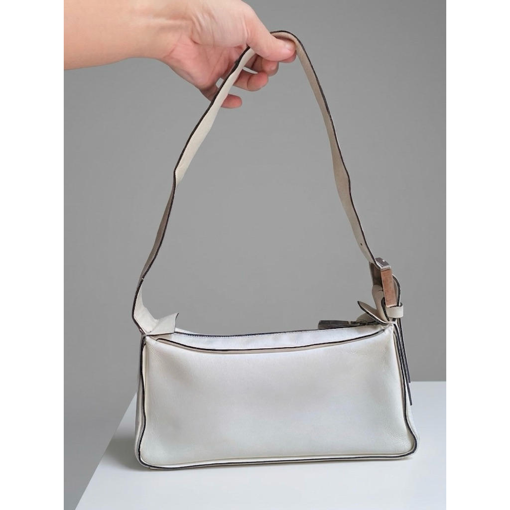 [preloved] Bally shoulder bag woman broken white/ tas shoulder wanita Bally