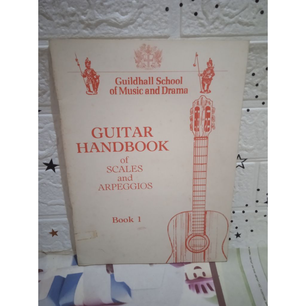BUKU GUILDHALL SCHOOL OF MUSIC AND DRAMA - GUITAR HANDBOOK