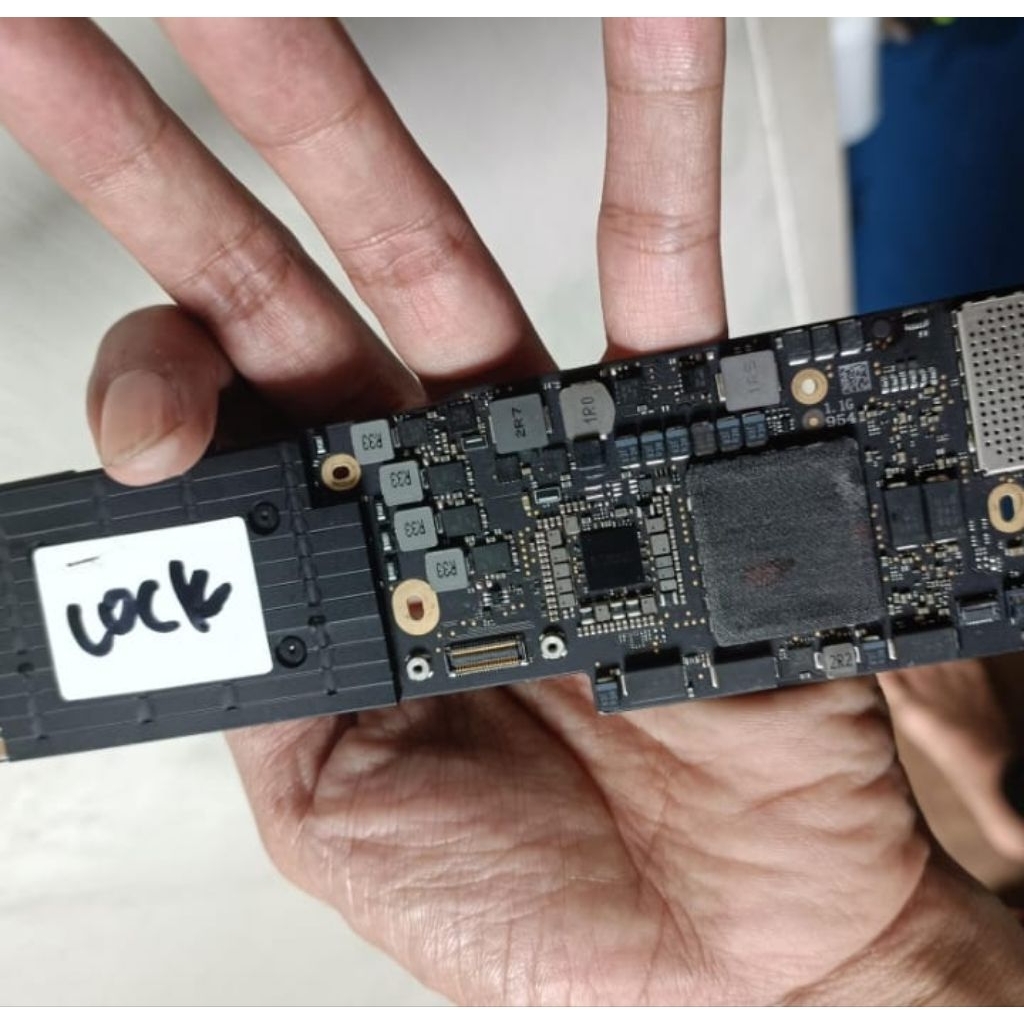 Motherboard macbook air 2020 lock icloud 820 01958