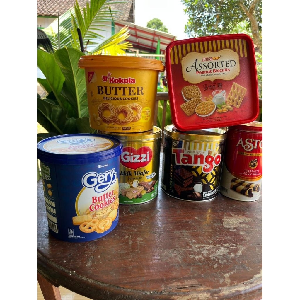 Biskuit kaleng random/kue lebaran kaleng toples