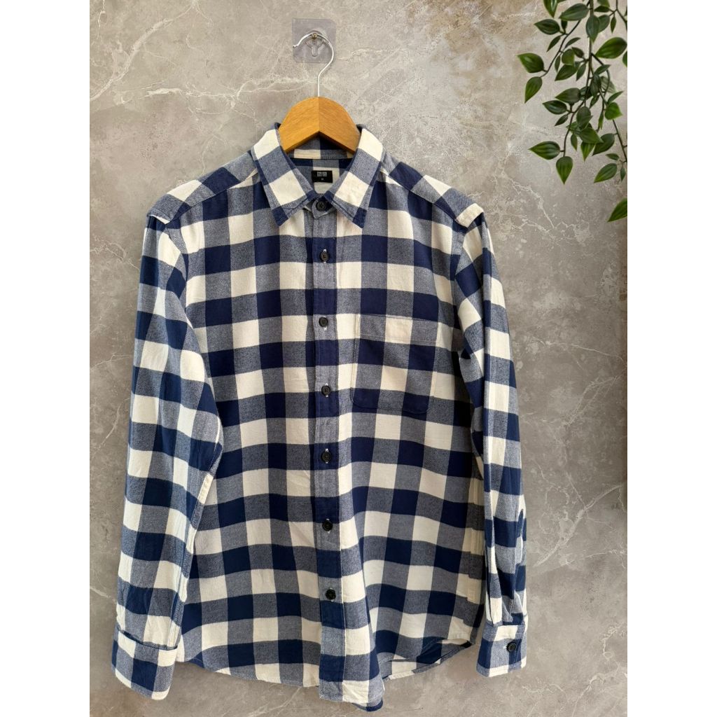Uniqlo Flannel Shirt Kotak Navy Putih Clean Size M