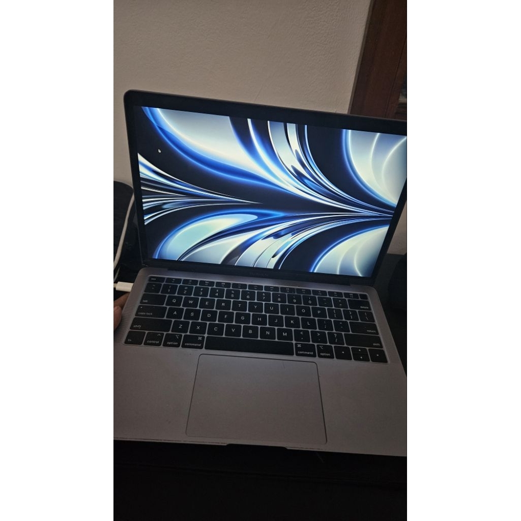 Macbook Air 2019 512gb RAM 16gb Second Bekas Berkualitas Minus Garis
