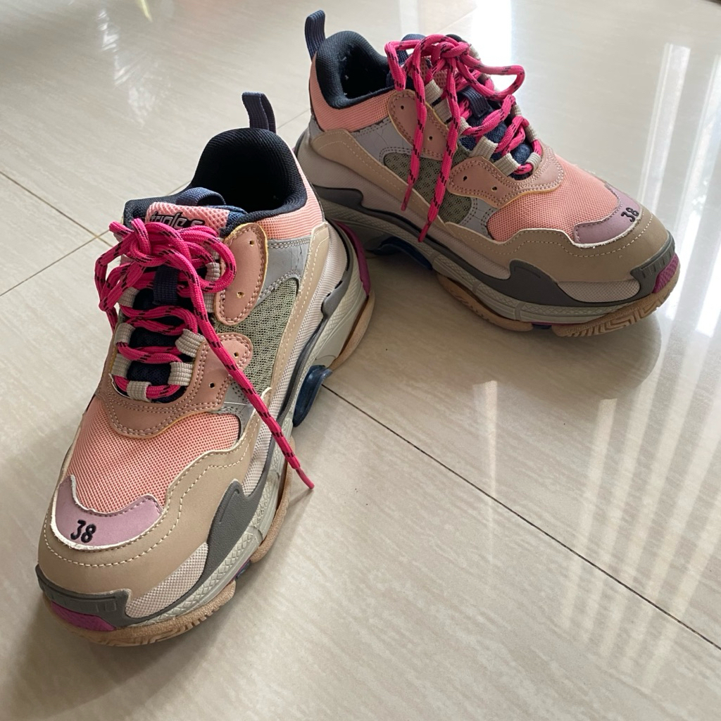 PRELOVED BALENCIAGA Sneakers Triple S Size 38 NO BOX