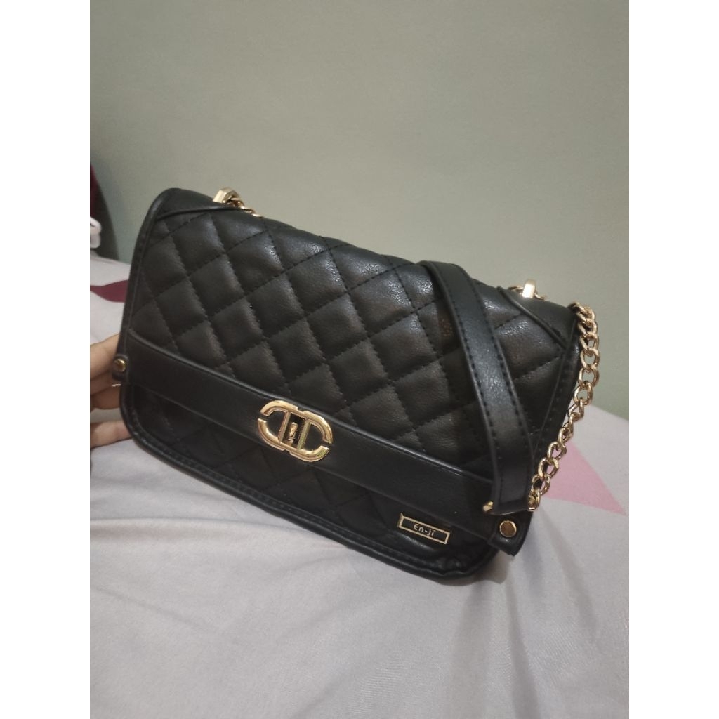 Preloved Tas Enji slingbag