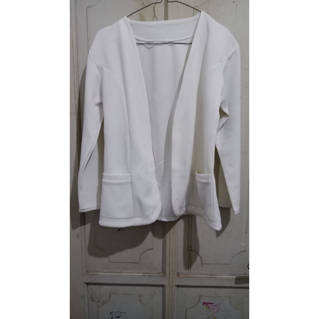 Preloved | Blazer Wanita Scuba Putih