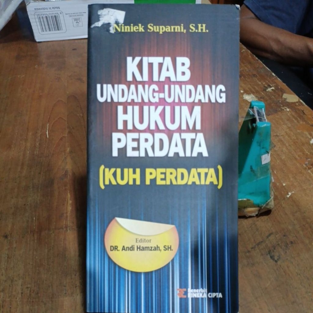 Buku Kitab Undang-Undang Hukum Perdata (KUH Perdata) Editor