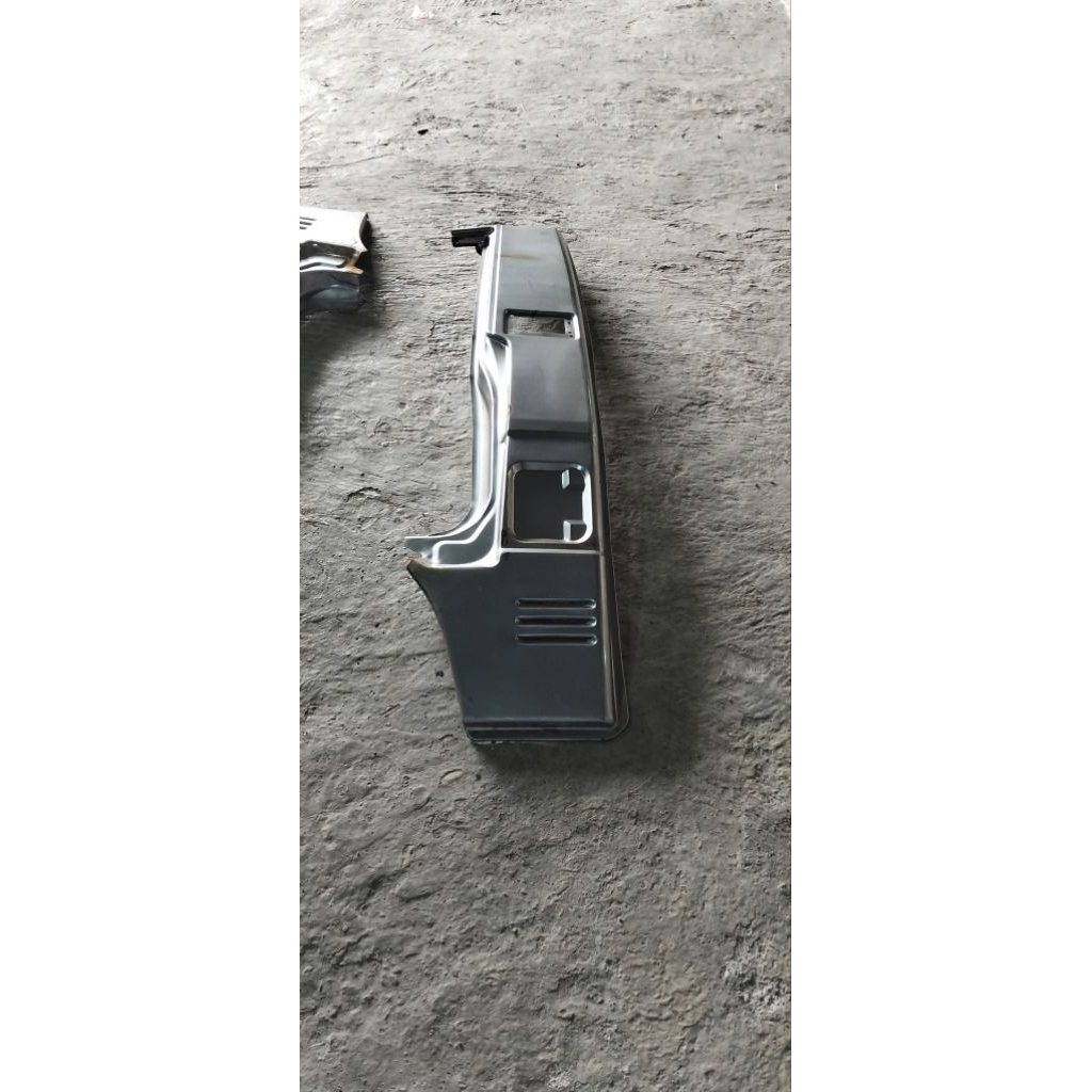 pilar body samping Mitsubishi L300 original ,  kiri