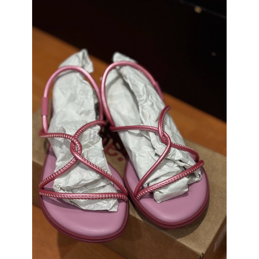 sendal havaianas wanita ukrn 37 sesuai difoto / original /sendal teplek