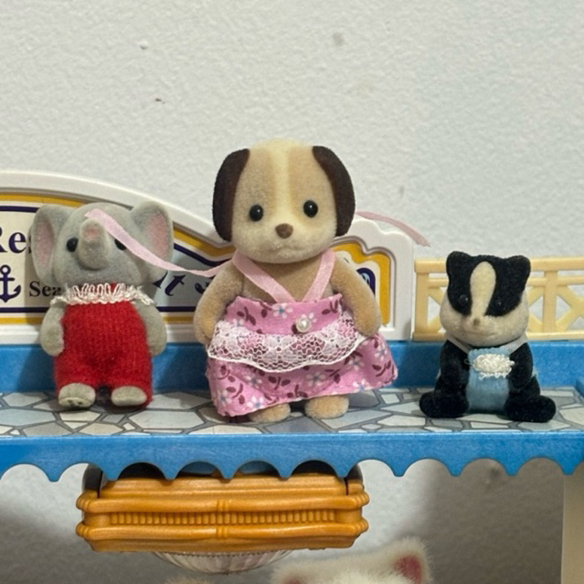 Sylvanian family beagle dog sister