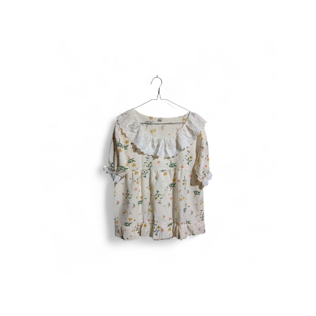 011. Blouse Renda Motif Bunga