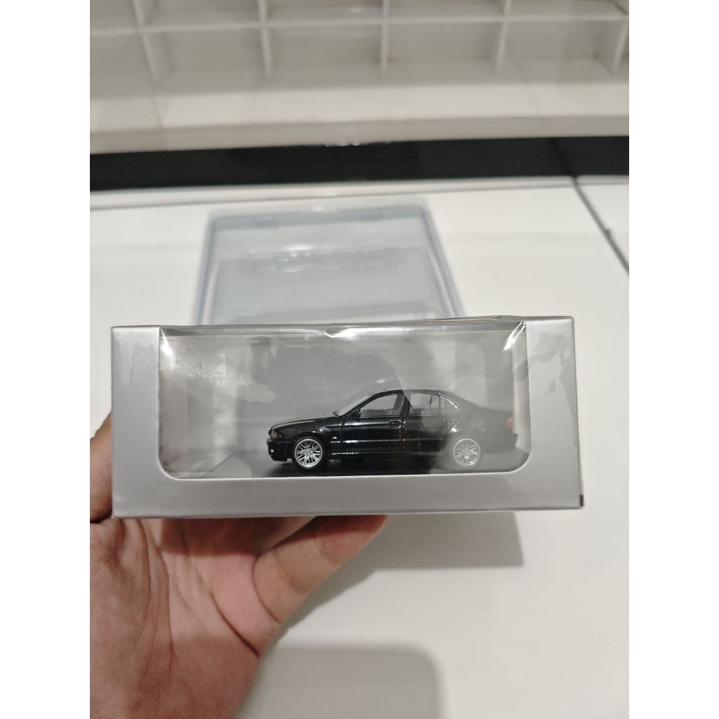 DCM - BMW E39 M5 Hitam - Segel