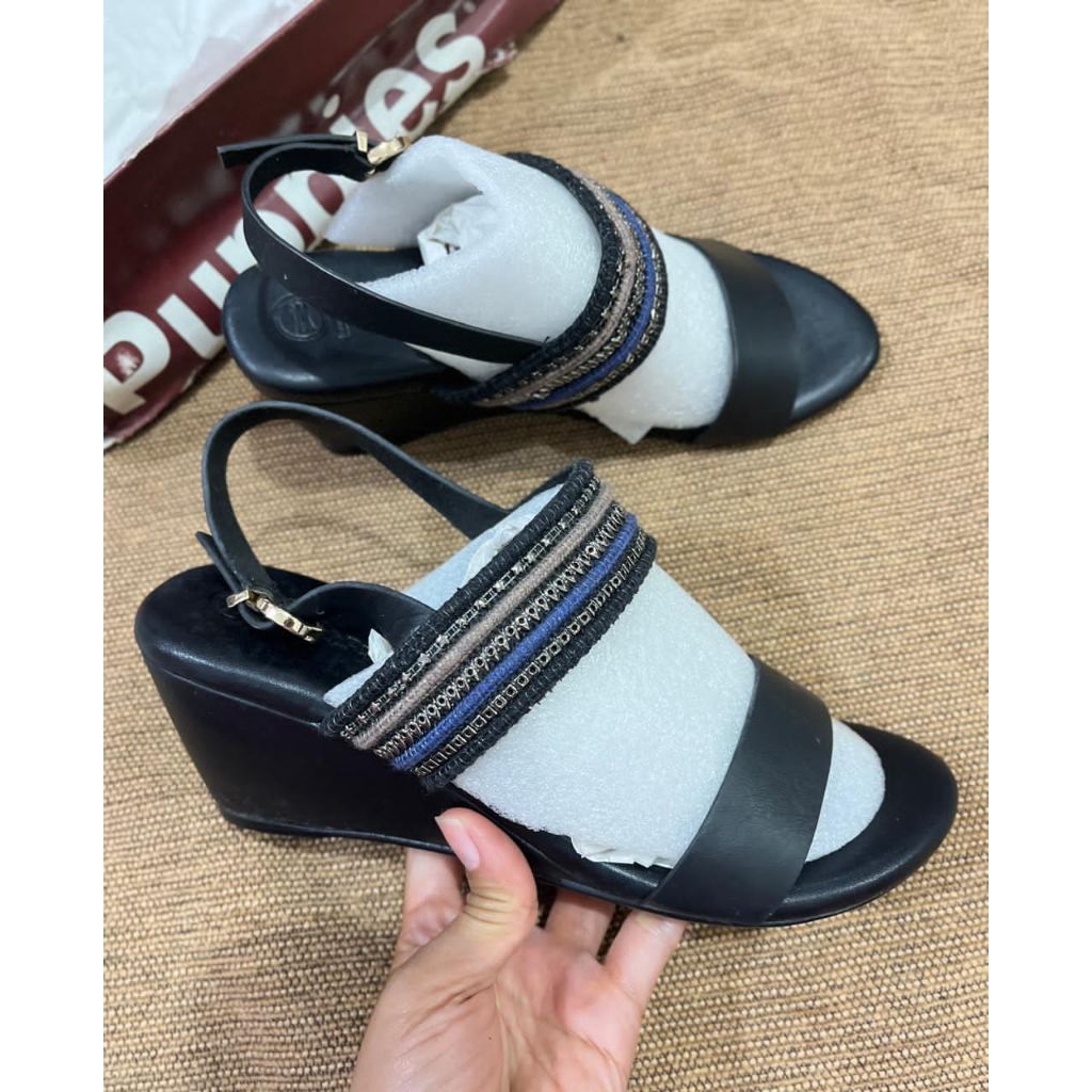 Sepatu Sandal wanita Hush Puppies