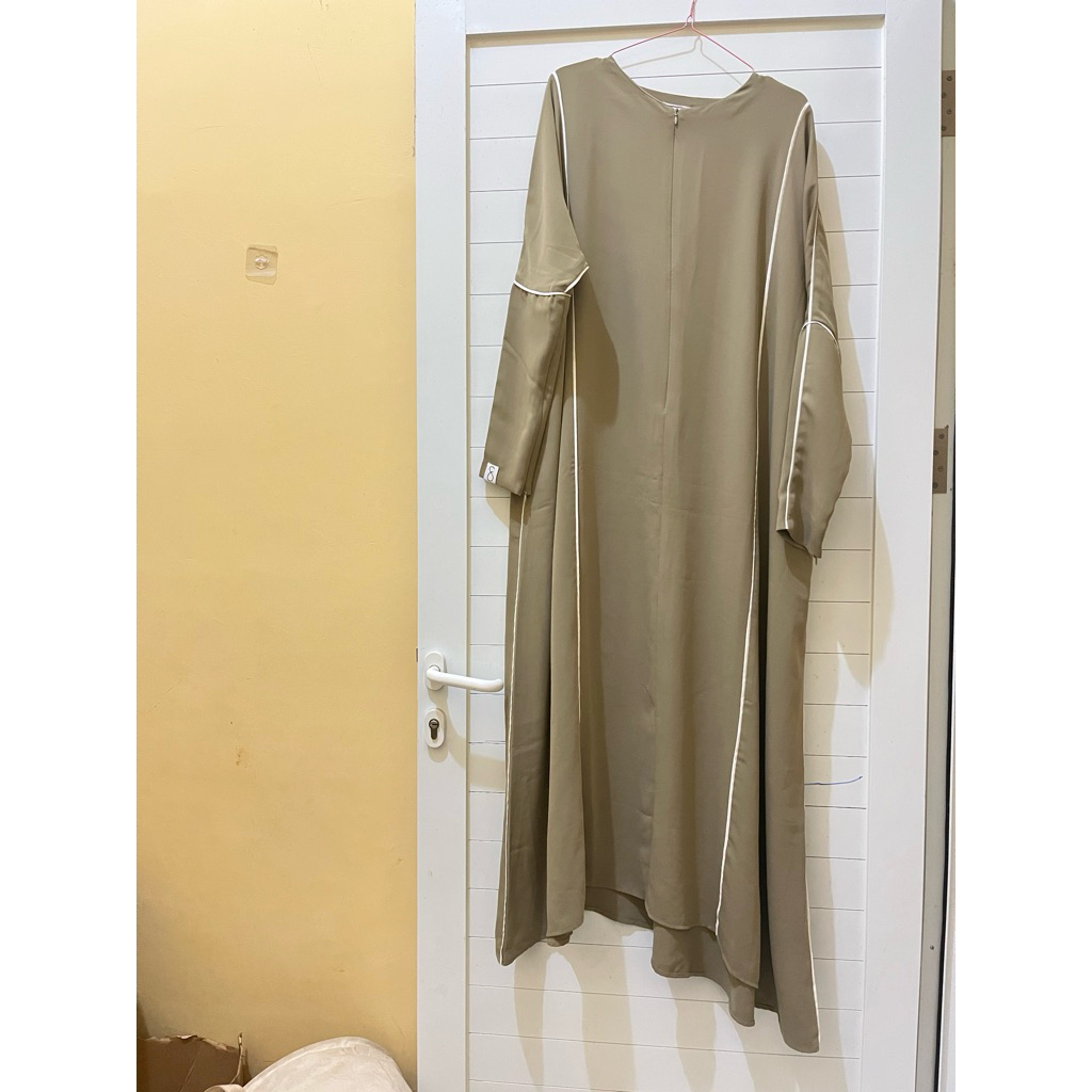 PRELOVED LINE ABAYA BY SOFNI
