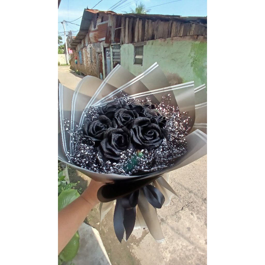 Midnight Black Rose Bouquet – Buket Mawar Hitam Elegan & Mewah
