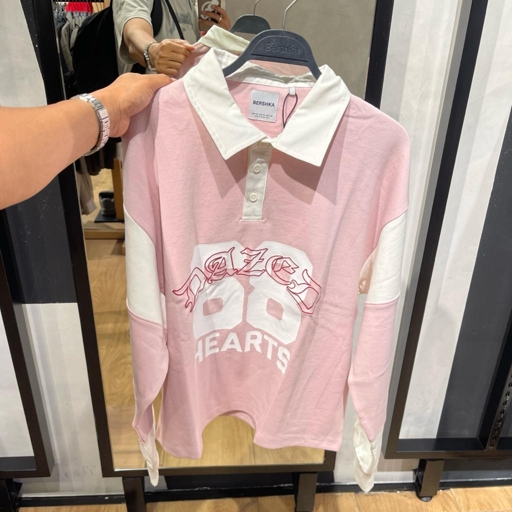 Sweatshirt Polo Varsity BERSHKA MEN Jastip (jasa titip)