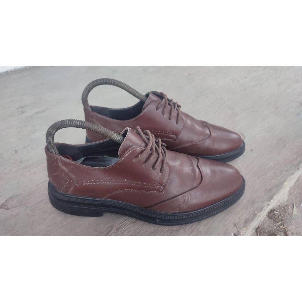 Sepatu kulit pria second 40
