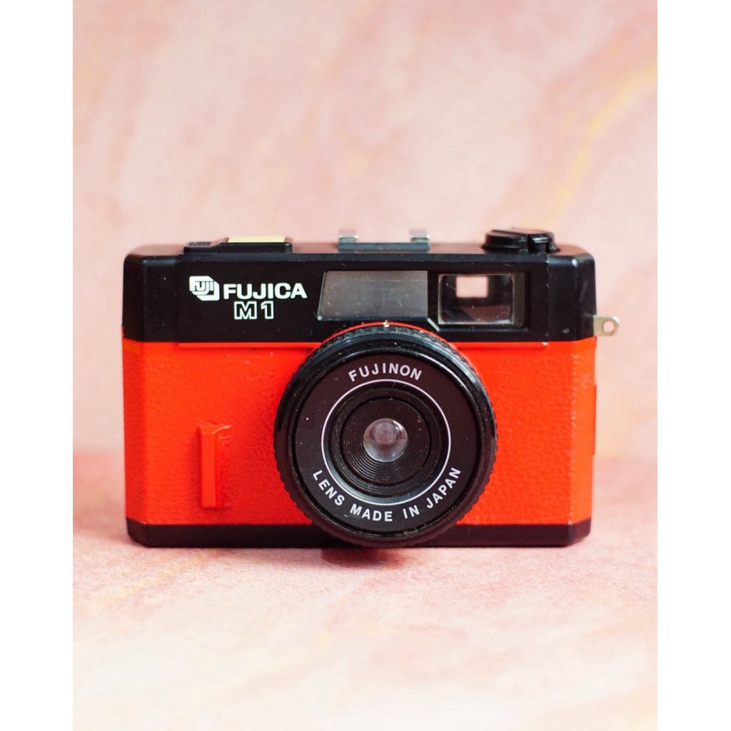 Fujica M1 Merah Analog Point N Shoot Camera