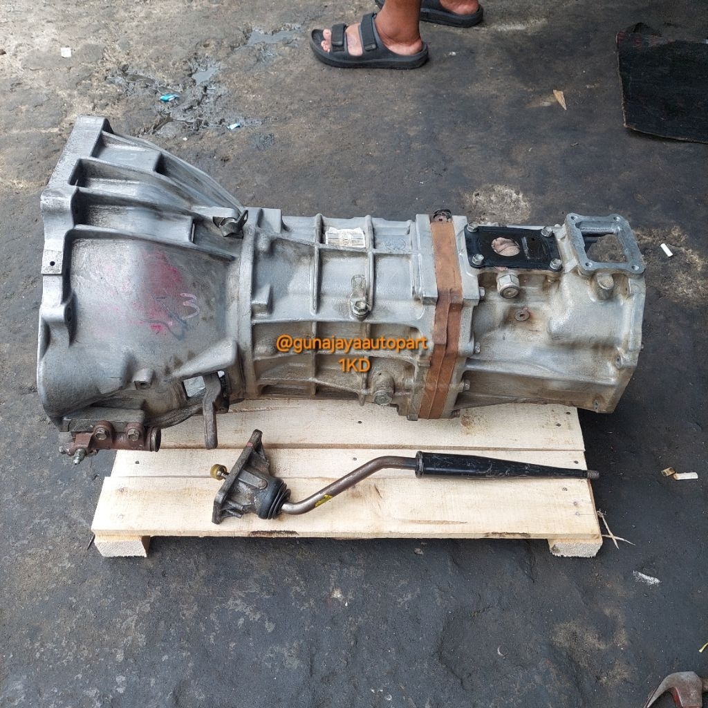 gearbox transmisi manual 4X4 4wd only tanpa tc transfercase toyota hilux diesel 2.5 2kd 3.0 1kd orig