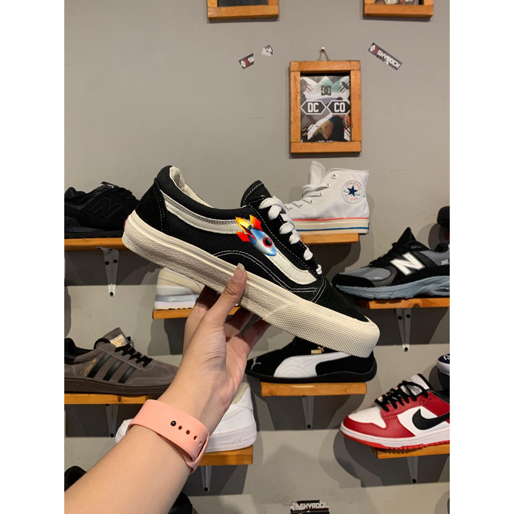SEPATU CASUAL BW / SNEAKERS CEWE COWO / SEPATU KEREN